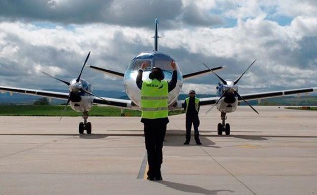 Los aviones van serigrafiados con los logos de Burgos