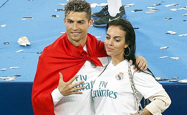 Cristiano Ronaldo y Georgina Rodríguez en la celebración en Kiev. 