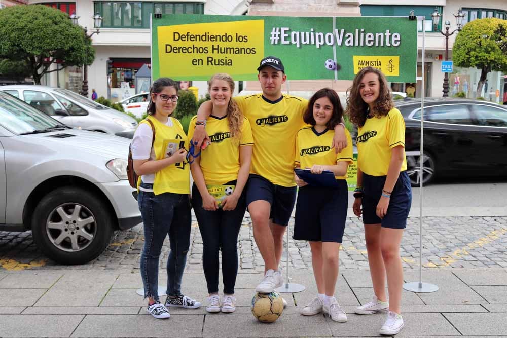 Fotos: Recogida de firmas de Amnistía Internacional en Burgos