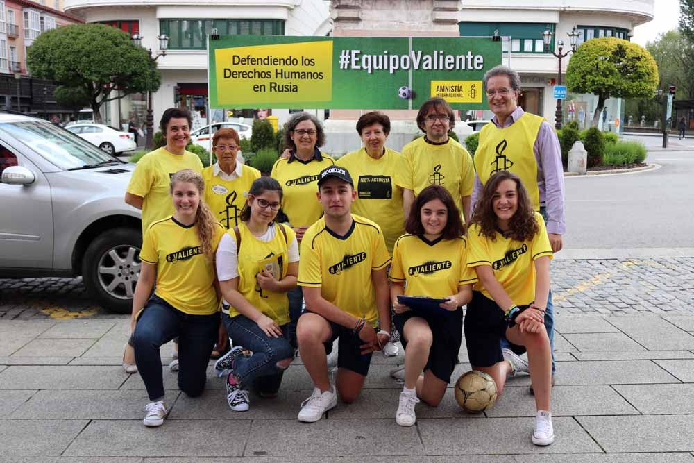 Fotos: Recogida de firmas de Amnistía Internacional en Burgos