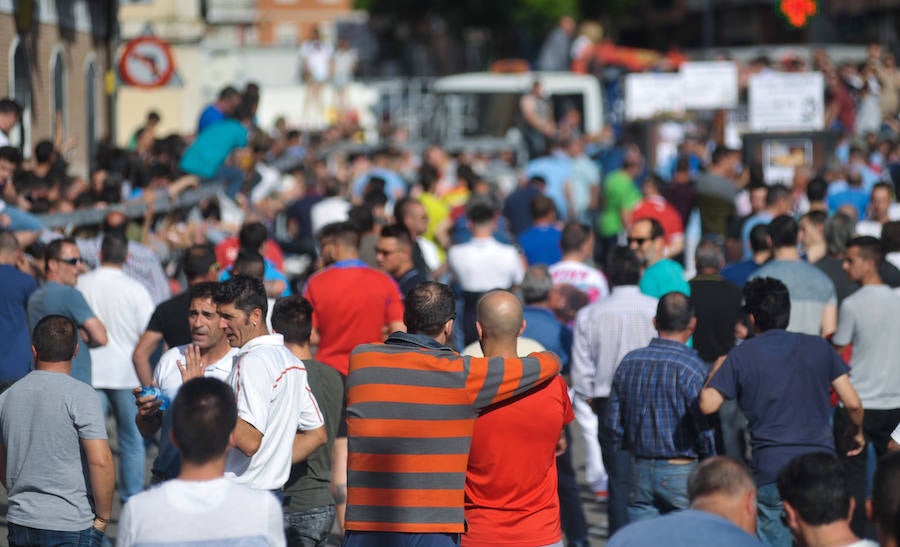 Como viene siendo habitual desde hace años, el primer fin de semana del mes de junio se convierte en una especie de fiestas patronales chicas en Medina del Campo, gracias a la suelta urbana de tres morlacos