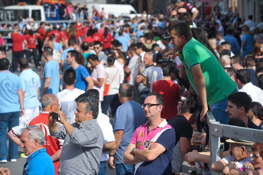 Como viene siendo habitual desde hace años, el primer fin de semana del mes de junio se convierte en una especie de fiestas patronales chicas en Medina del Campo, gracias a la suelta urbana de tres morlacos