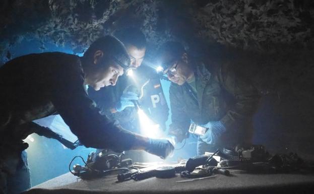 Personal de la OTAN participa en un curso piloto en el acuartelamiento Diego Porcelos