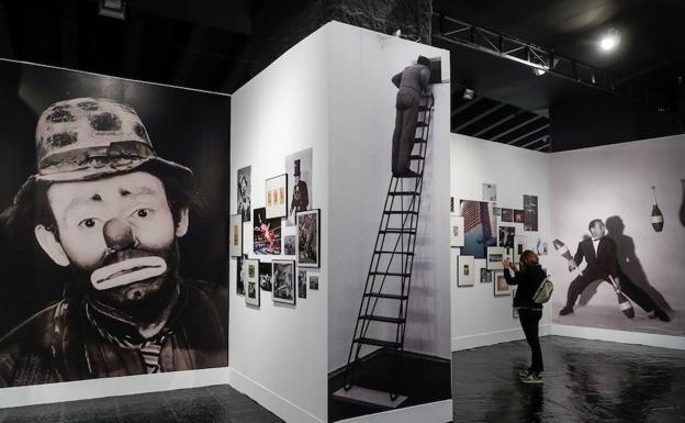 Exposición 'El mayor espectáculo del mundo', enmarcada dentro de la carta blanca 'Players', diseñada por Cristina de Middel para PHotoEspaña 2018. 