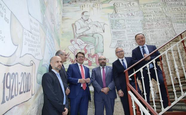 El presidente nacional de CSIF, en el centro, junto a representantes institucionales en la nueva sede.