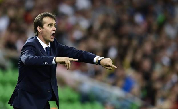 Julen Lopetegui da instrucciones durante un partido. 