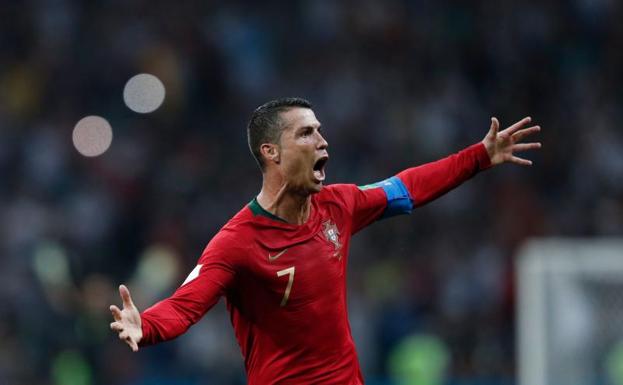 Cristiano celebra uno de los tantos anotados a España.