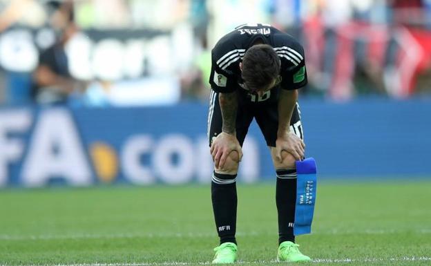 Messi, abatido tras empatar ante Islandia.