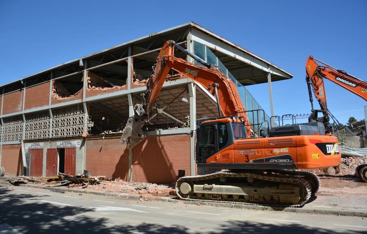 Fotos: Demolición de la grada de Lateral de El Plantío