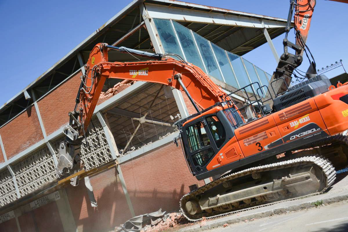 Fotos: Demolición de la grada de Lateral de El Plantío