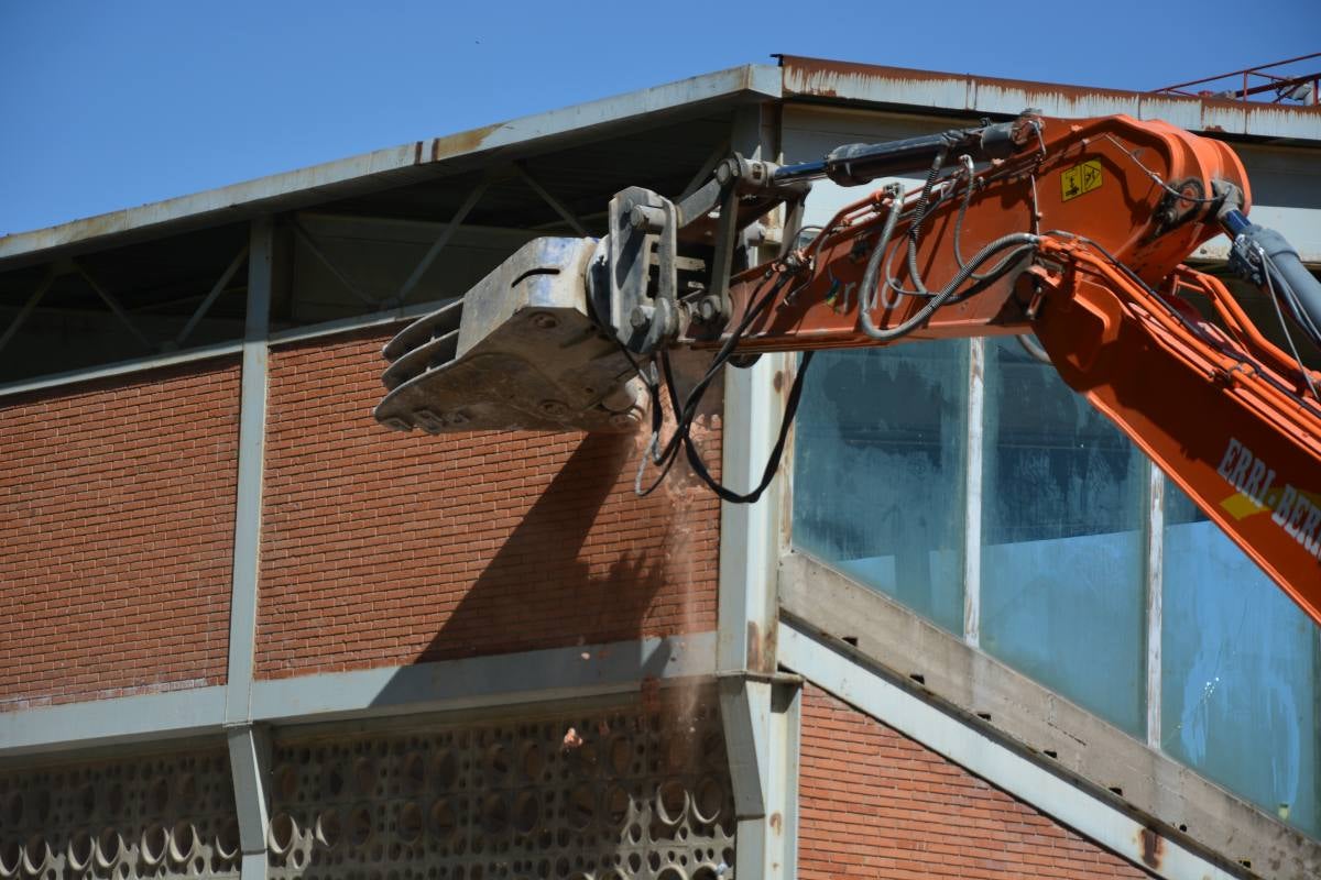 Fotos: Demolición de la grada de Lateral de El Plantío