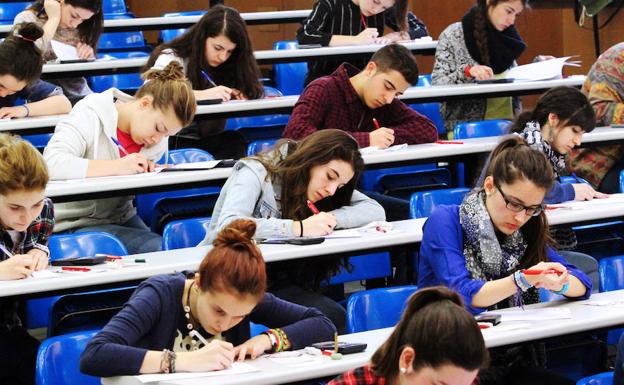 Alumnos, en el aula de una universidad.