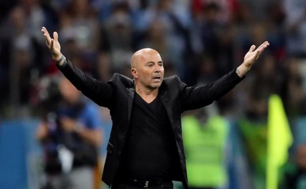 Jorge Sampaoli se lamenta durante el partido ante Croacia. 