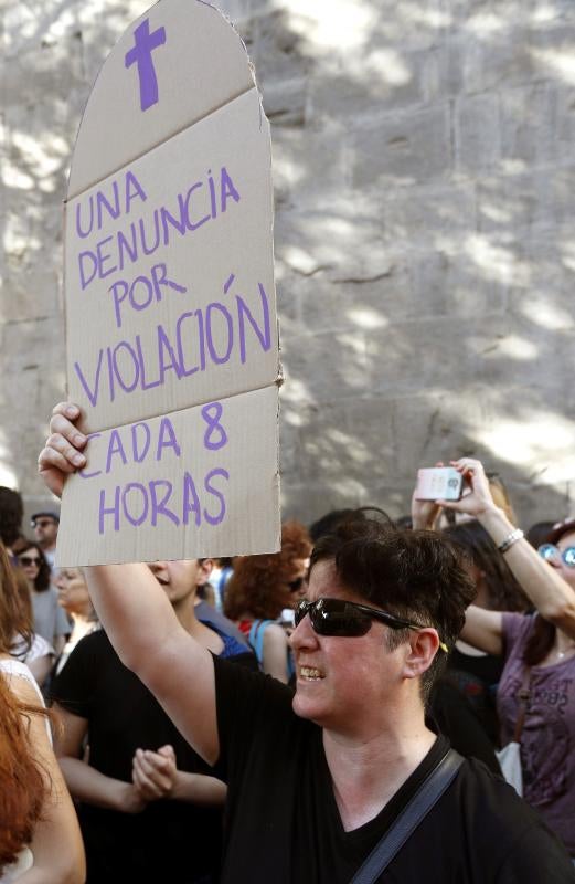 Decenas de asociaciones feministas convocan a la ciudadanía contra el sistema judicial «que ampara a violadores y desprotege a las mujeres»