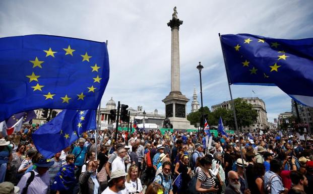 Miles de personas se manifiestan en Londres.