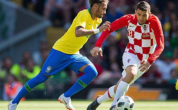 Kovacic, ante Neymar con Croacia. 