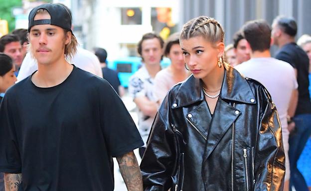 Justin Bieber y Hailey Baldwin, de paseo. 