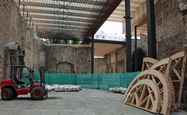 Imagen principal - Las arquivoltas del Arco de La Isla ya están desmontadas y trasladas al Monasterio de San Juan