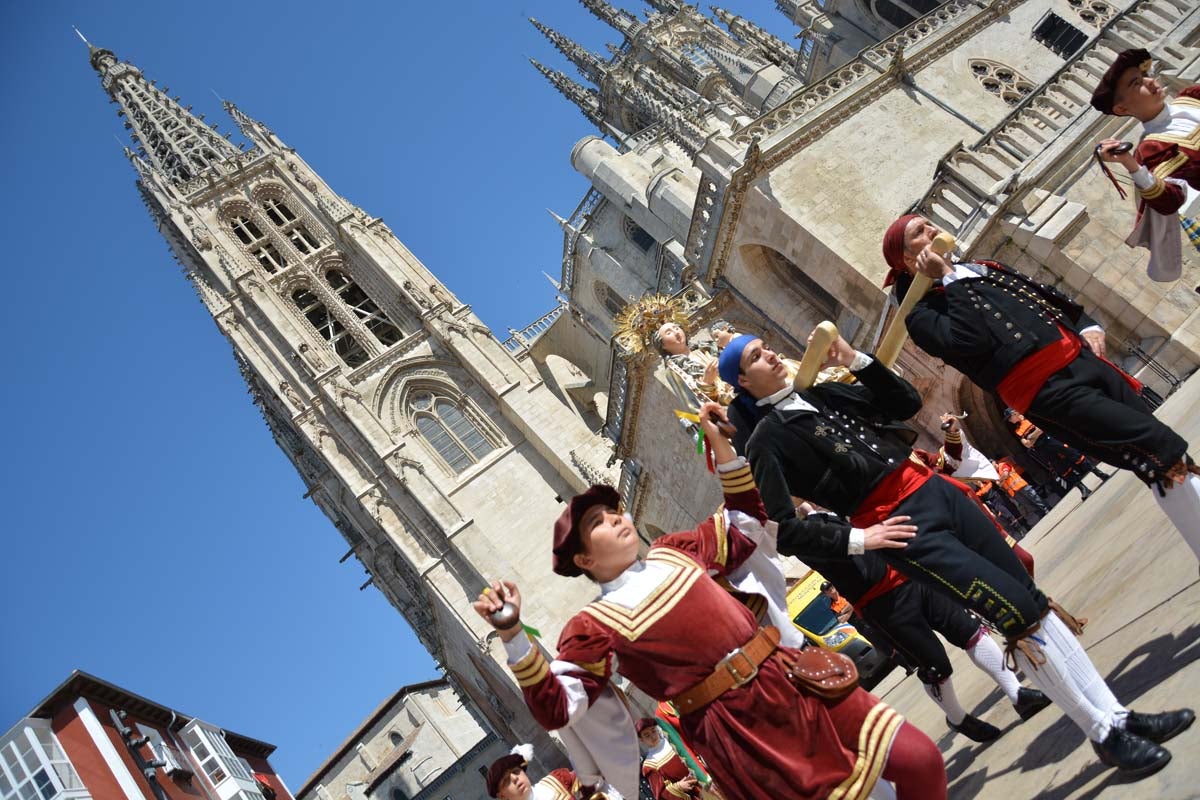 Fotos: Ofrenda Floral a Santa María La Mayor