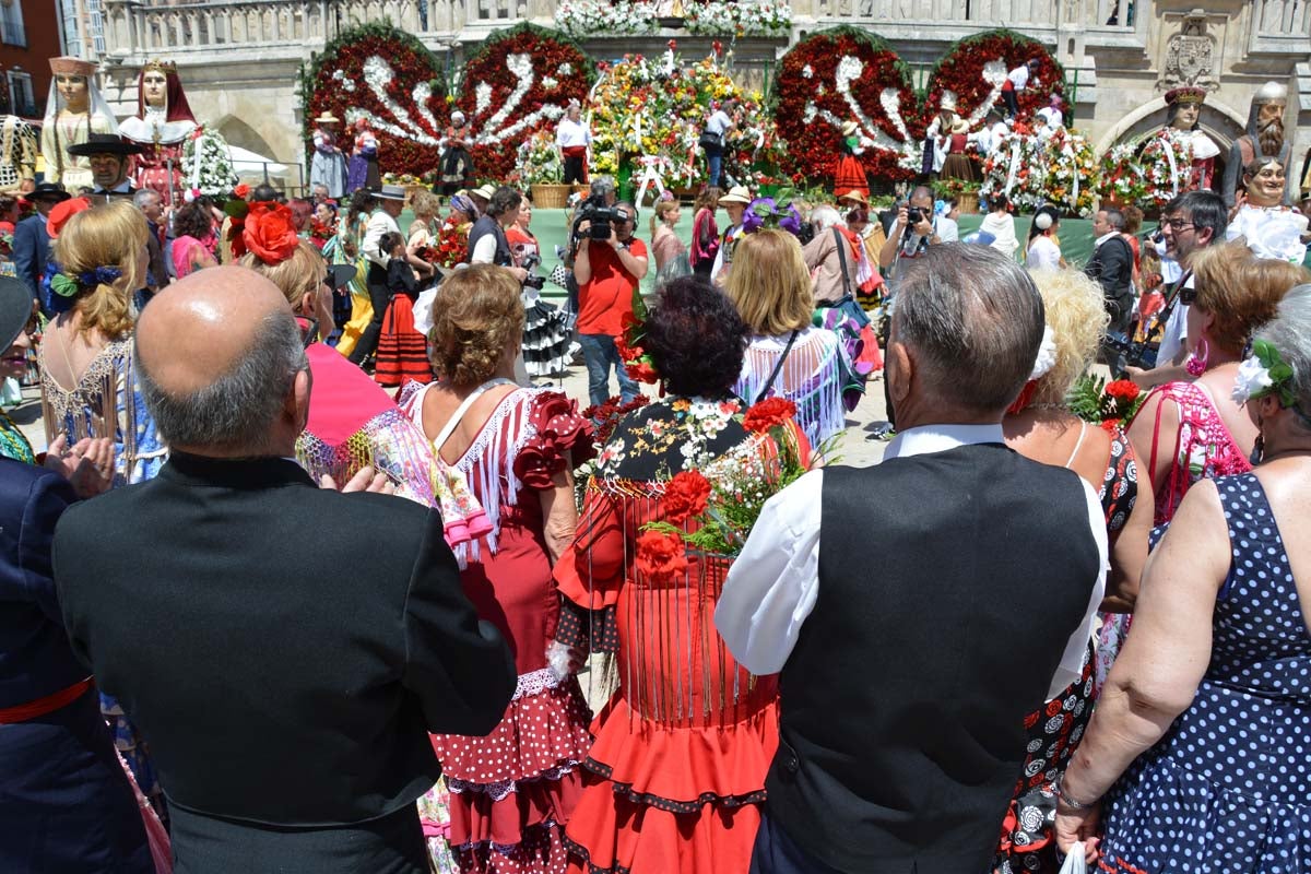 Fotos: Ofrenda Floral a Santa María La Mayor