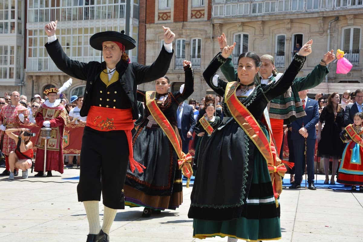 Fotos: Ofrenda Floral a Santa María La Mayor