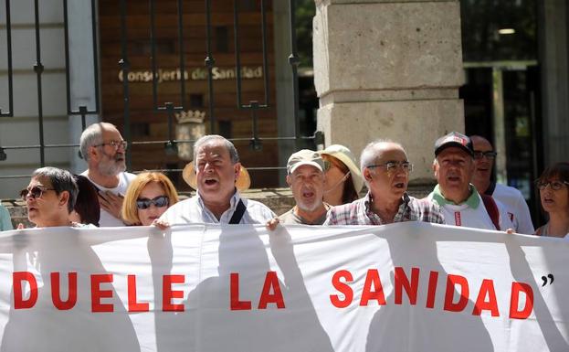 Concentración de las plataformas en defensa de la sanidad pública.