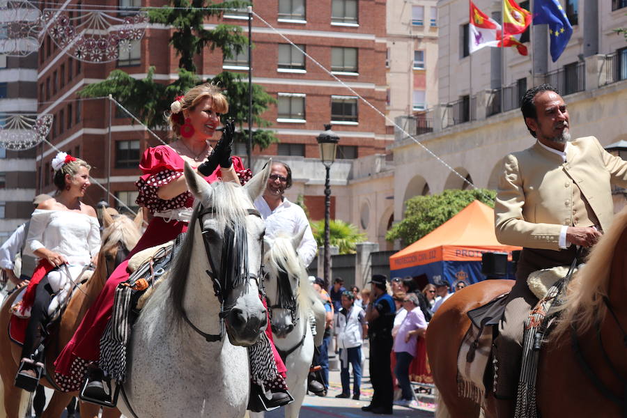 Fotos: Cabalgata de las fiestas de San Pedro y San Pablo