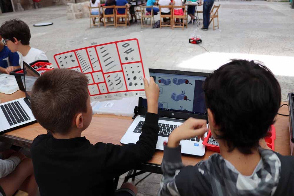 Fotos: Así han trabajado los niños en los talleres de Robotix