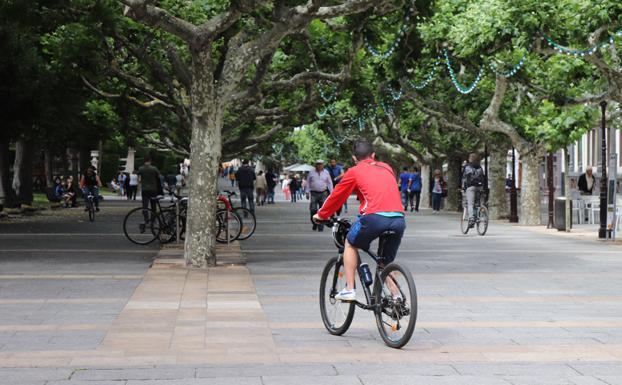 Pasar por esa zona del Espolón con bicicleta ya es historia