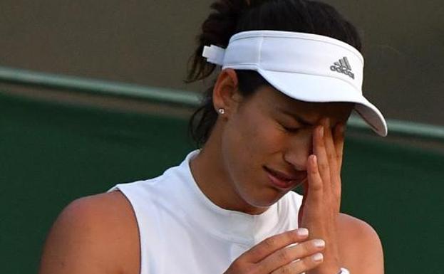 Garbiñe Muguruza llora tras su derrota. 