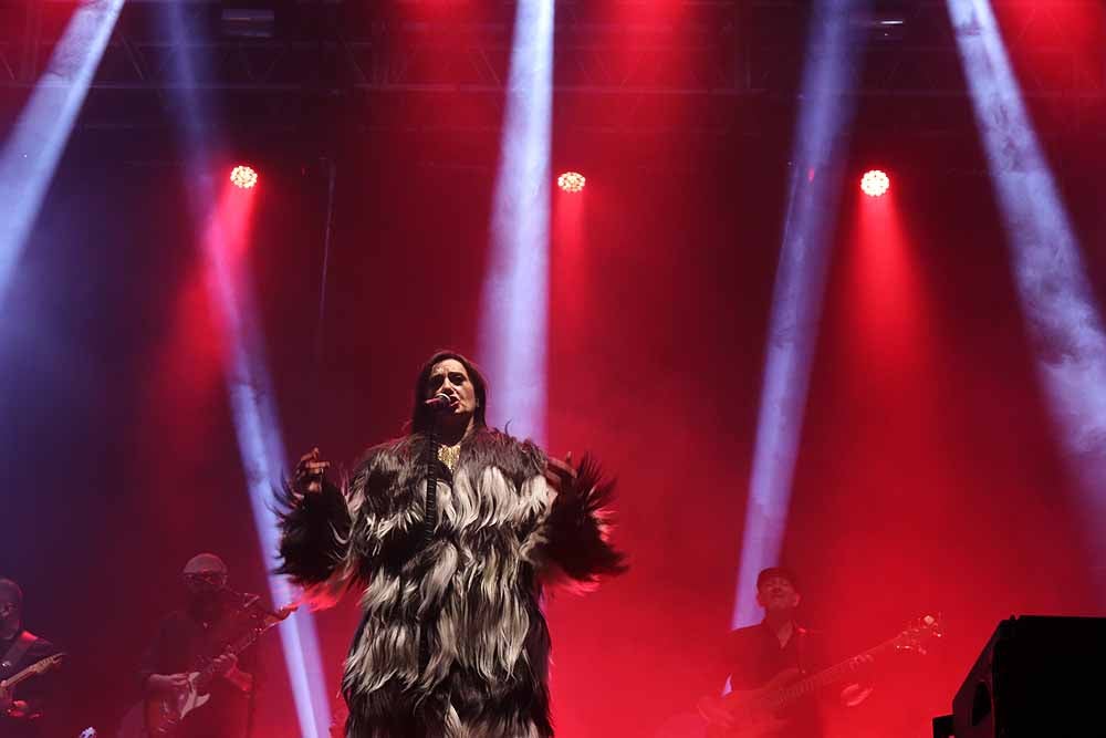 La cantante gallega ofreció un concierto en Burgos, íntimo y vital, dentro de la programación de las Fiestas de San Pedro y San Pablo