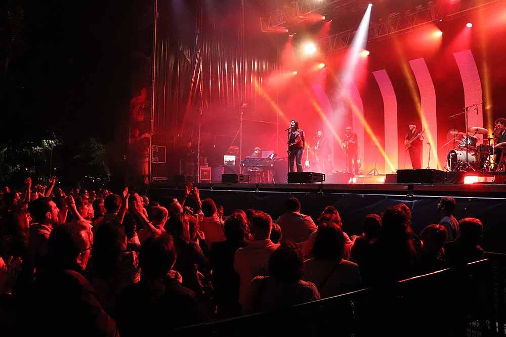 La cantante gallega ofreció un concierto en Burgos, íntimo y vital, dentro de la programación de las Fiestas de San Pedro y San Pablo