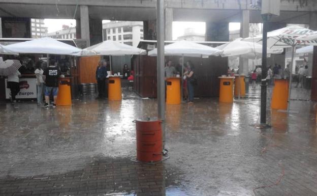 Aspecto de la Plaza de España mientras caía la tormenta.