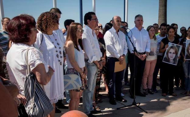 Concentración esta mañana en Lepe en repulsa por el crimen machista. 