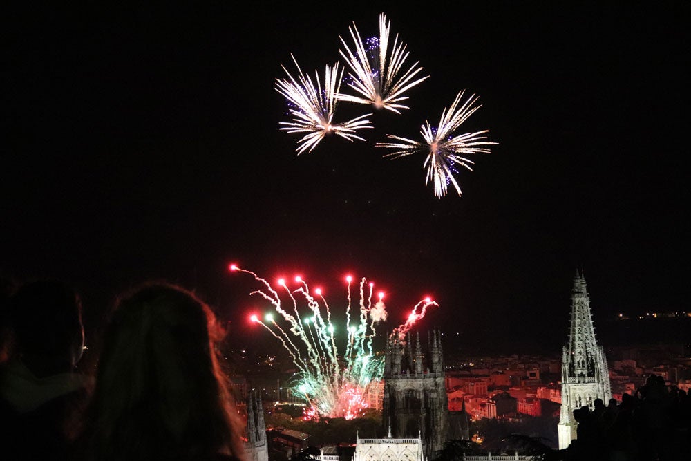 Fotos: Última sesión de fuegos artificiales en los Sampedros