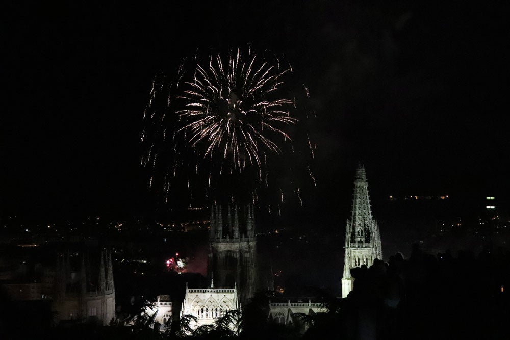 Fotos: Última sesión de fuegos artificiales en los Sampedros