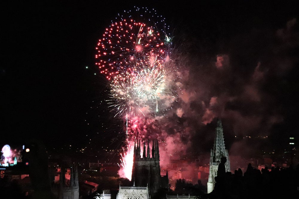 Fotos: Última sesión de fuegos artificiales en los Sampedros