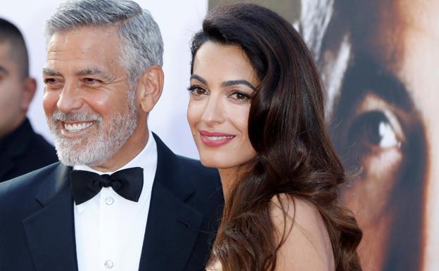 George Clooney y su esposa Amal Clooney. 