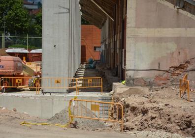 Imagen secundaria 1 - La estructura de la cubierta del Fondo Sur de El Plantío va cogiendo forma