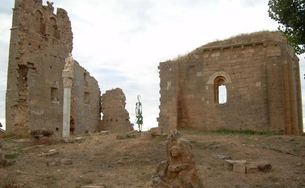 Vestigios de la iglesia de Santa María de Padilla de Arriba