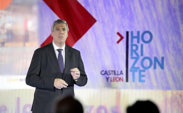 Celebración del Foro Horizonte sobre automoción, que organiza Radio Televisión Castilla y León, con la participación del presidente de Renault España, José Vicente de los Mozos.