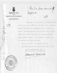 Imagen secundaria 2 - Anillo de María Ruiz Doyagüez y el documento que acredita el fusilamiento de la madre y la hija Doyagüez.