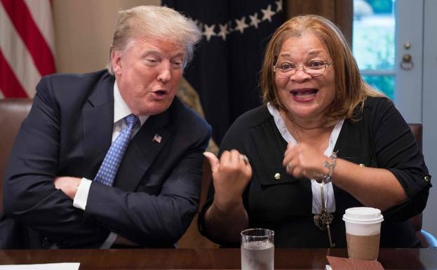 Donald Trump y Alveda King.