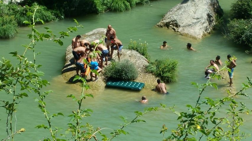 Fotos: Rescate de un bañista tras lanzarse desde la cascada de Pedrosa de Tobalina