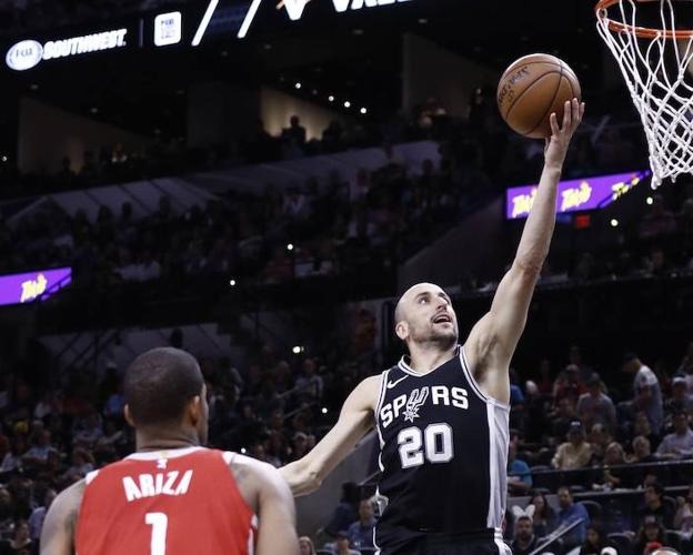 Manu Ginóbili, en acción ante los Houston Rockets. 