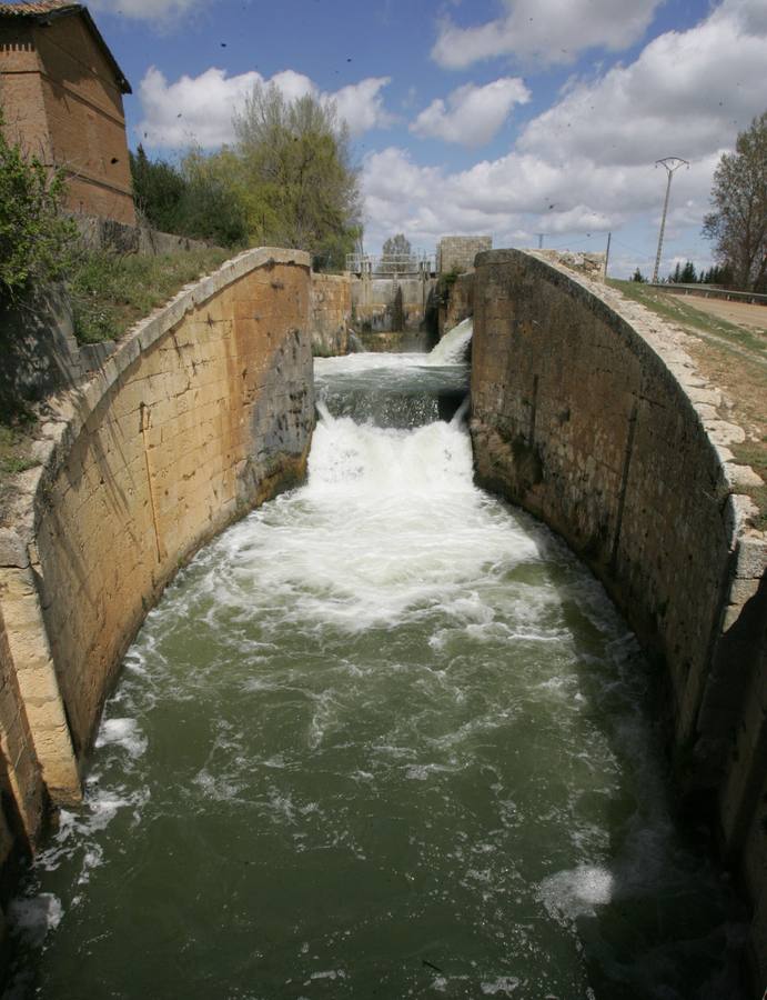 Esclusa del Canal de Castilla en Grijota (Palencia).