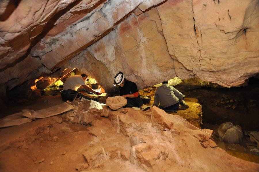 Cueva de Guantes