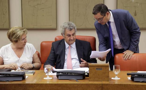 Celia Villalobos, en una reunión de la Diputación Permanente del Concreso.