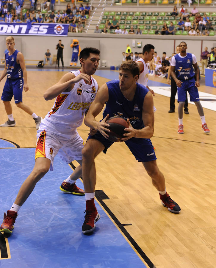 Fotos: El San Pablo Burgos demuestra su podería en el inicio de la pretemporada