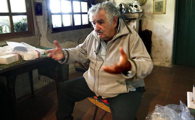 El presidente de Uruguay, José Mujica, durante una entrevista en su casa de Montevideo. 